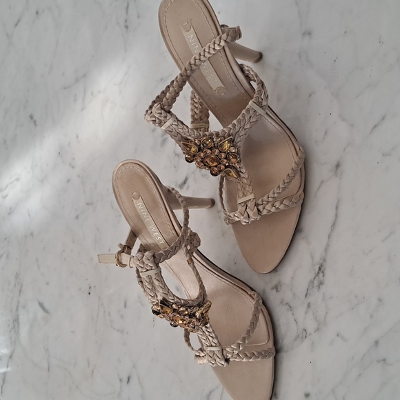 Shoe - Picture 2 of 5